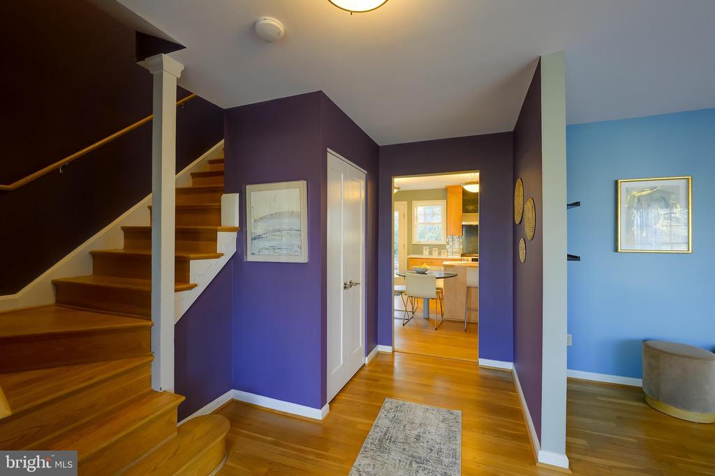 115 LAKESIDE DRIVE