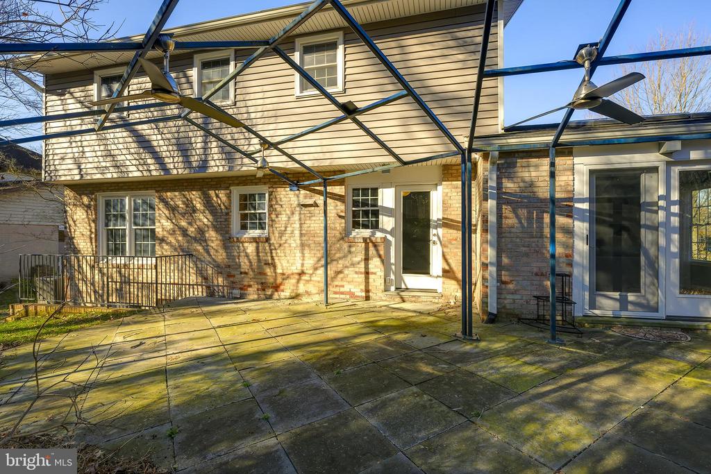 115 LAKESIDE DRIVE