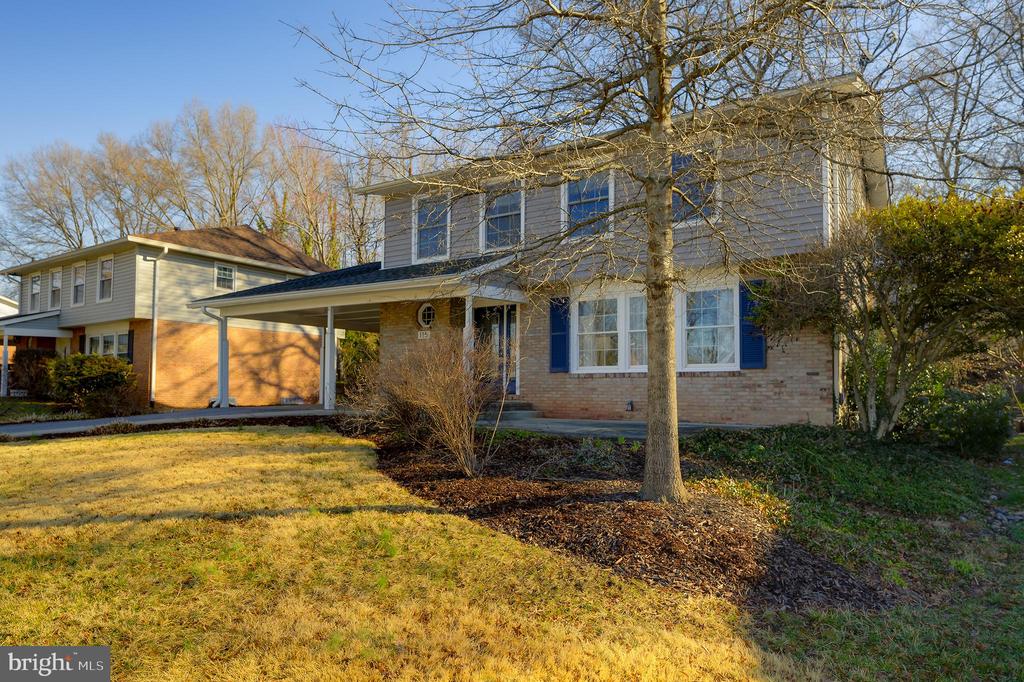 115 LAKESIDE DRIVE