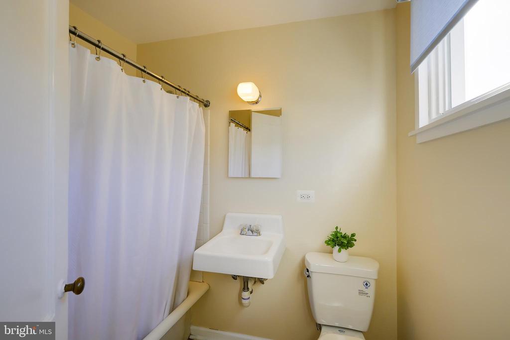 8 SOUTHWAY L