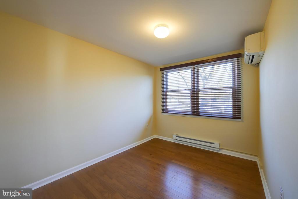 8 SOUTHWAY L