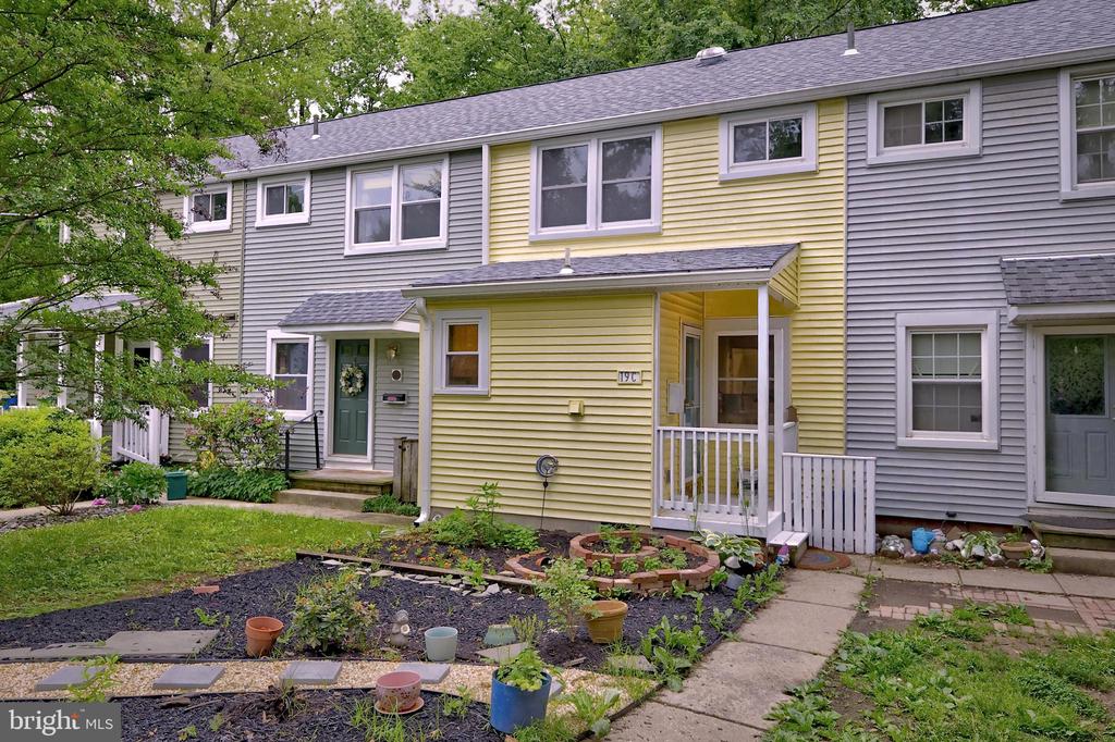 19 HILLSIDE ROAD