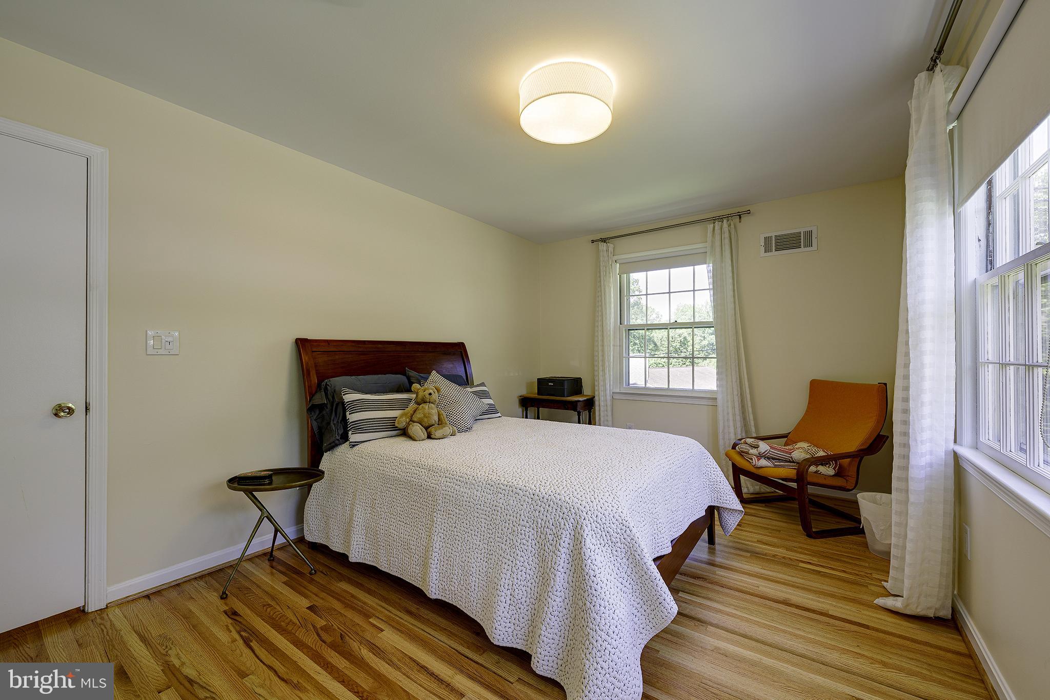 5 OLIVEWOOD COURT