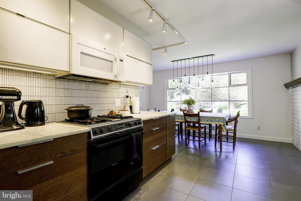 5 OLIVEWOOD COURT