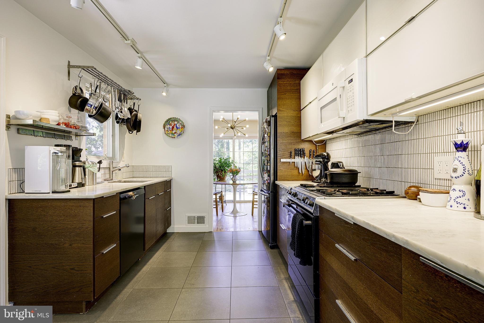 5 OLIVEWOOD COURT