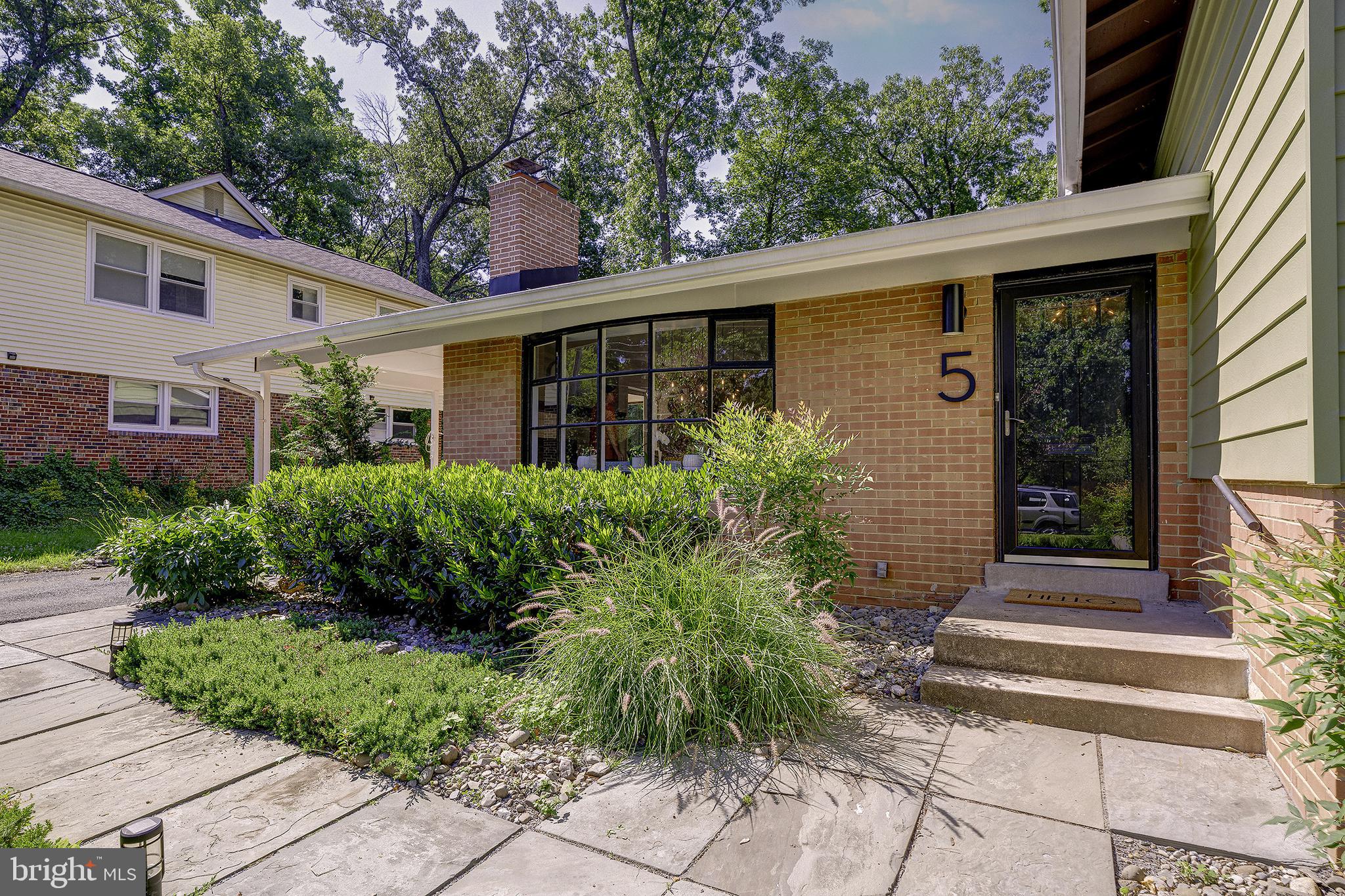 5 OLIVEWOOD COURT