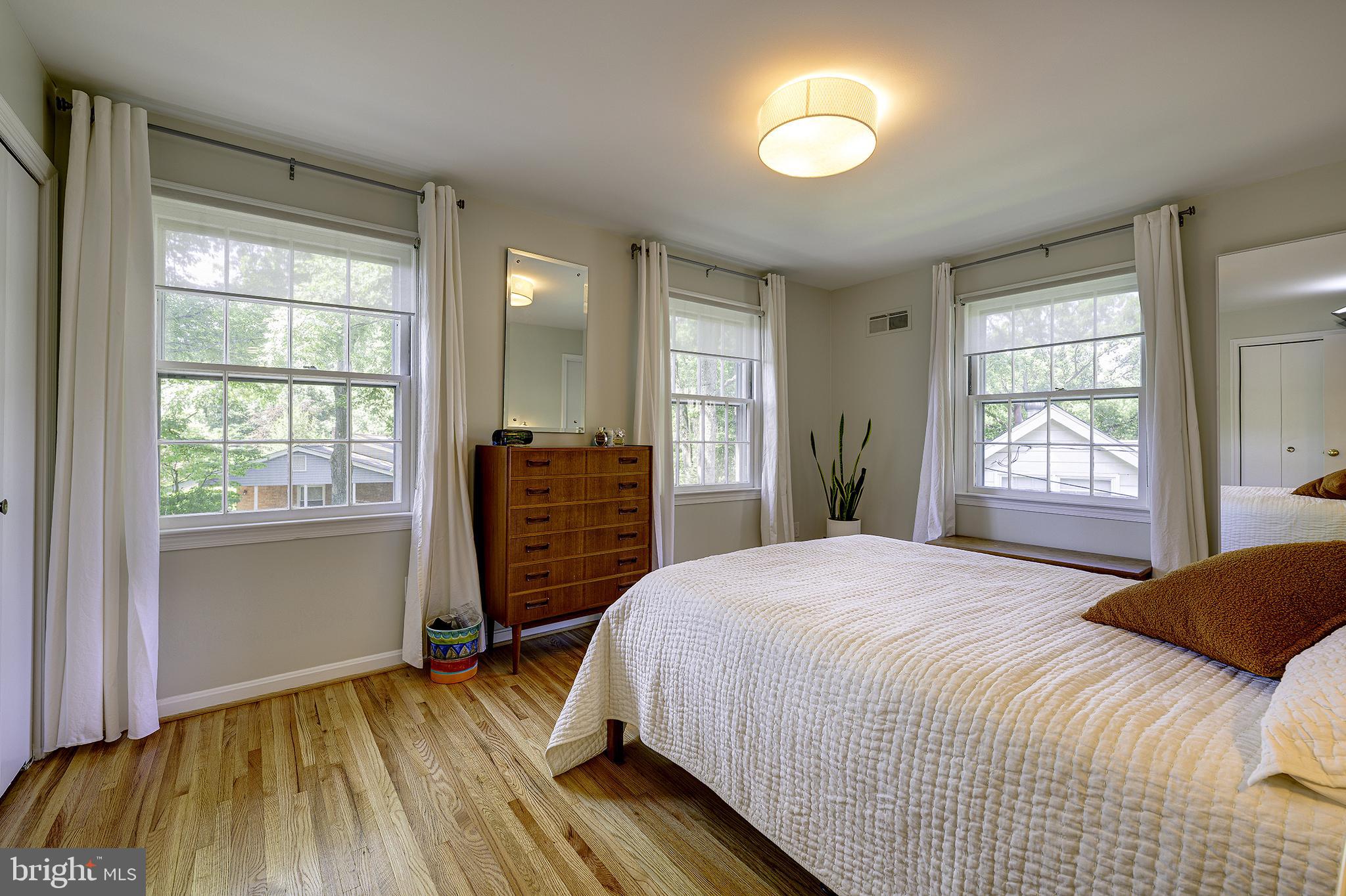 5 OLIVEWOOD COURT