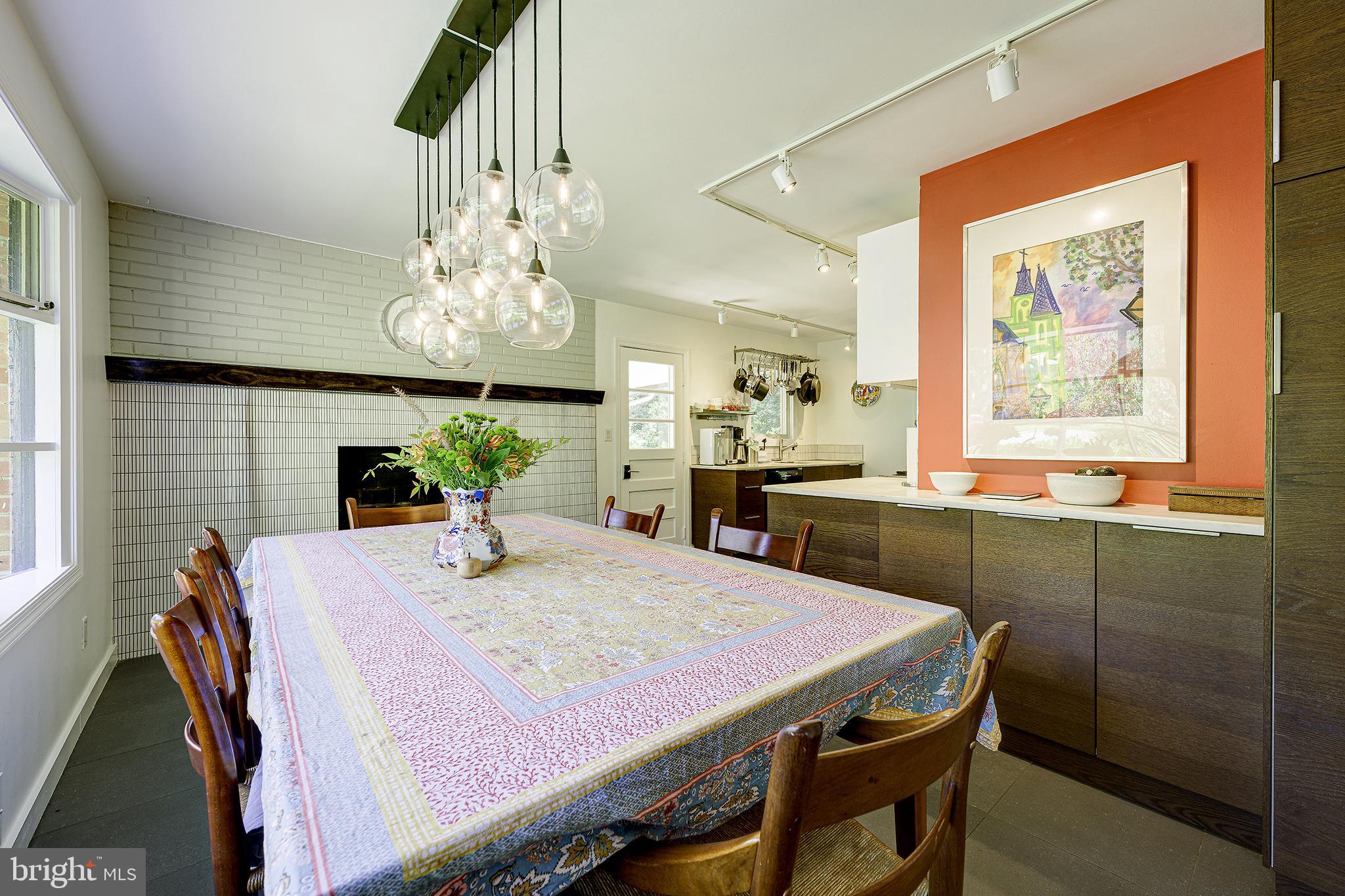 5 OLIVEWOOD COURT