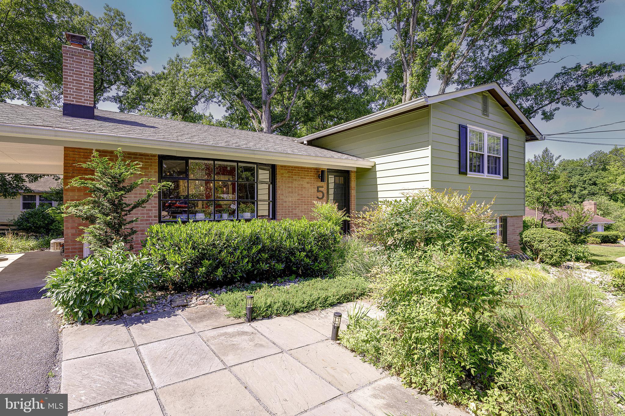 5 OLIVEWOOD COURT