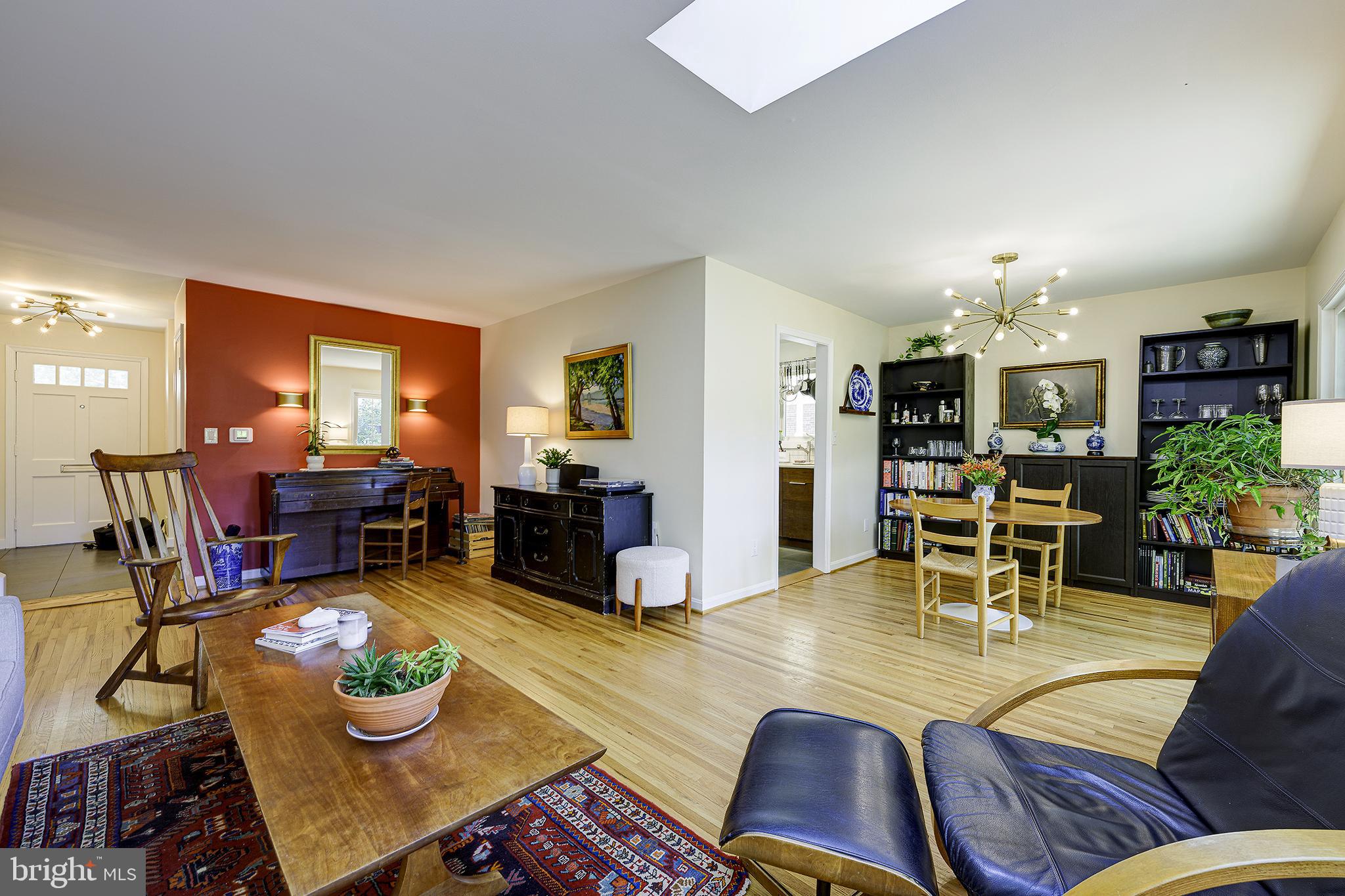 5 OLIVEWOOD COURT