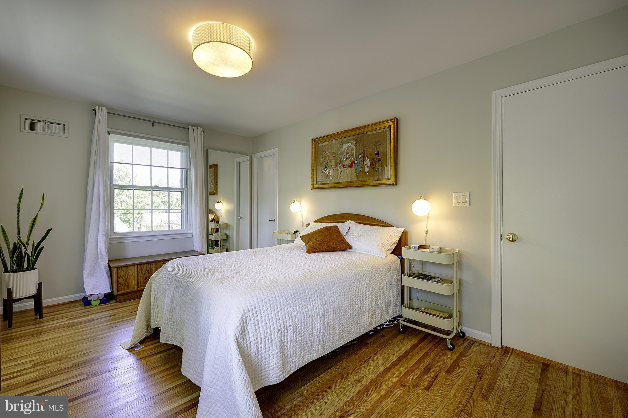 5 OLIVEWOOD COURT