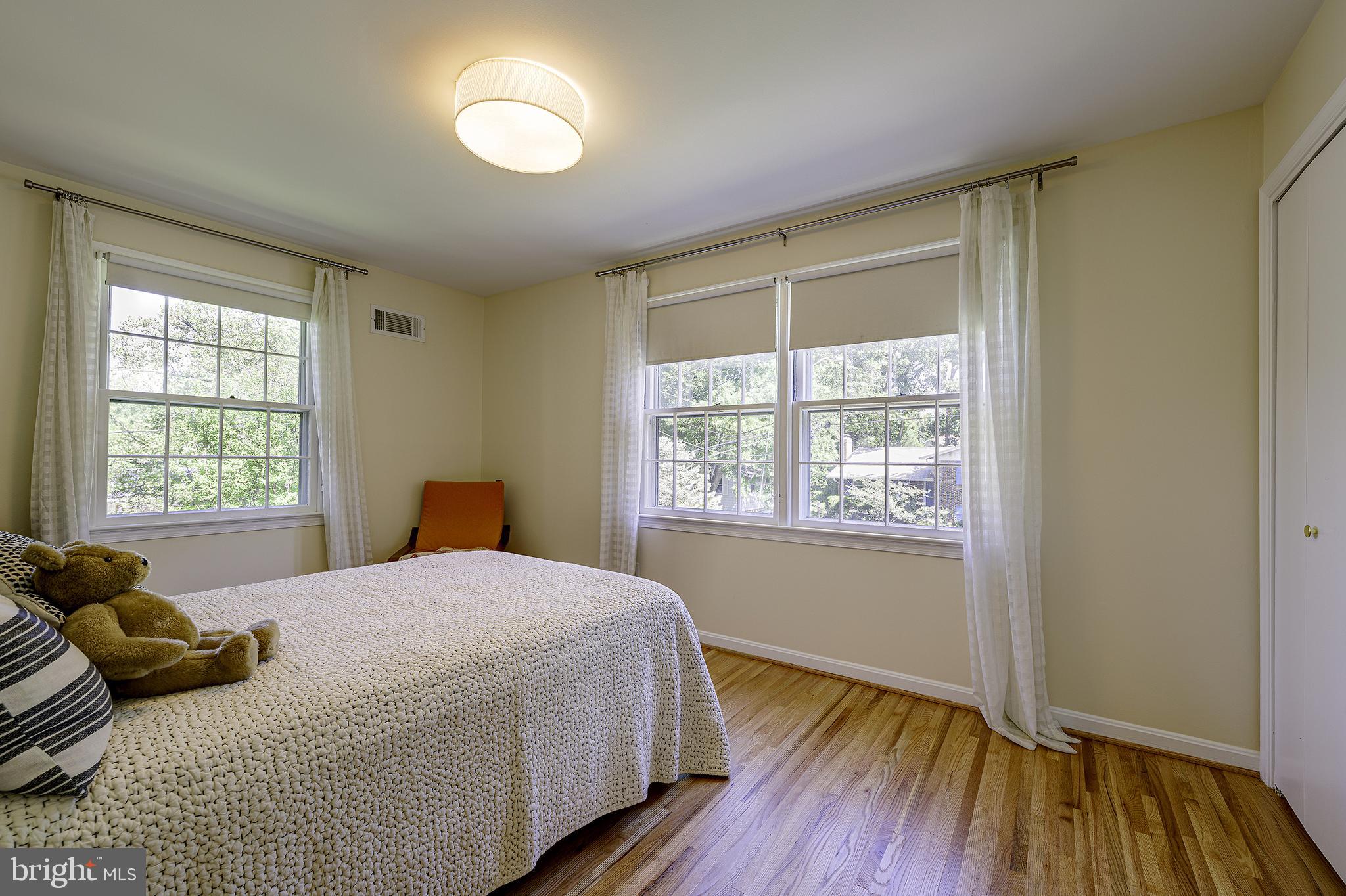 5 OLIVEWOOD COURT