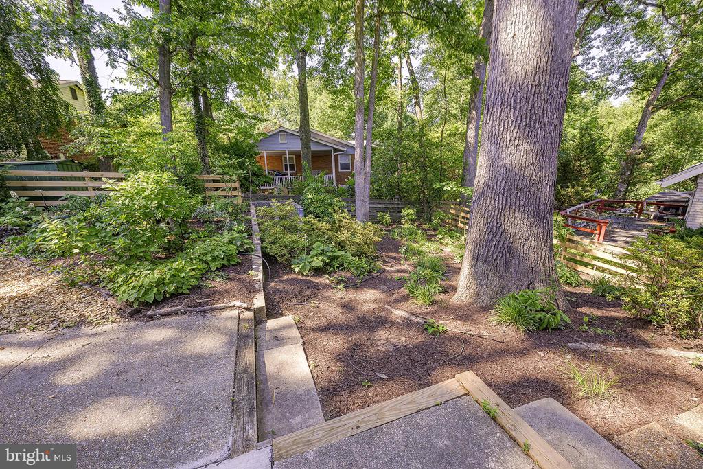 5 OLIVEWOOD COURT