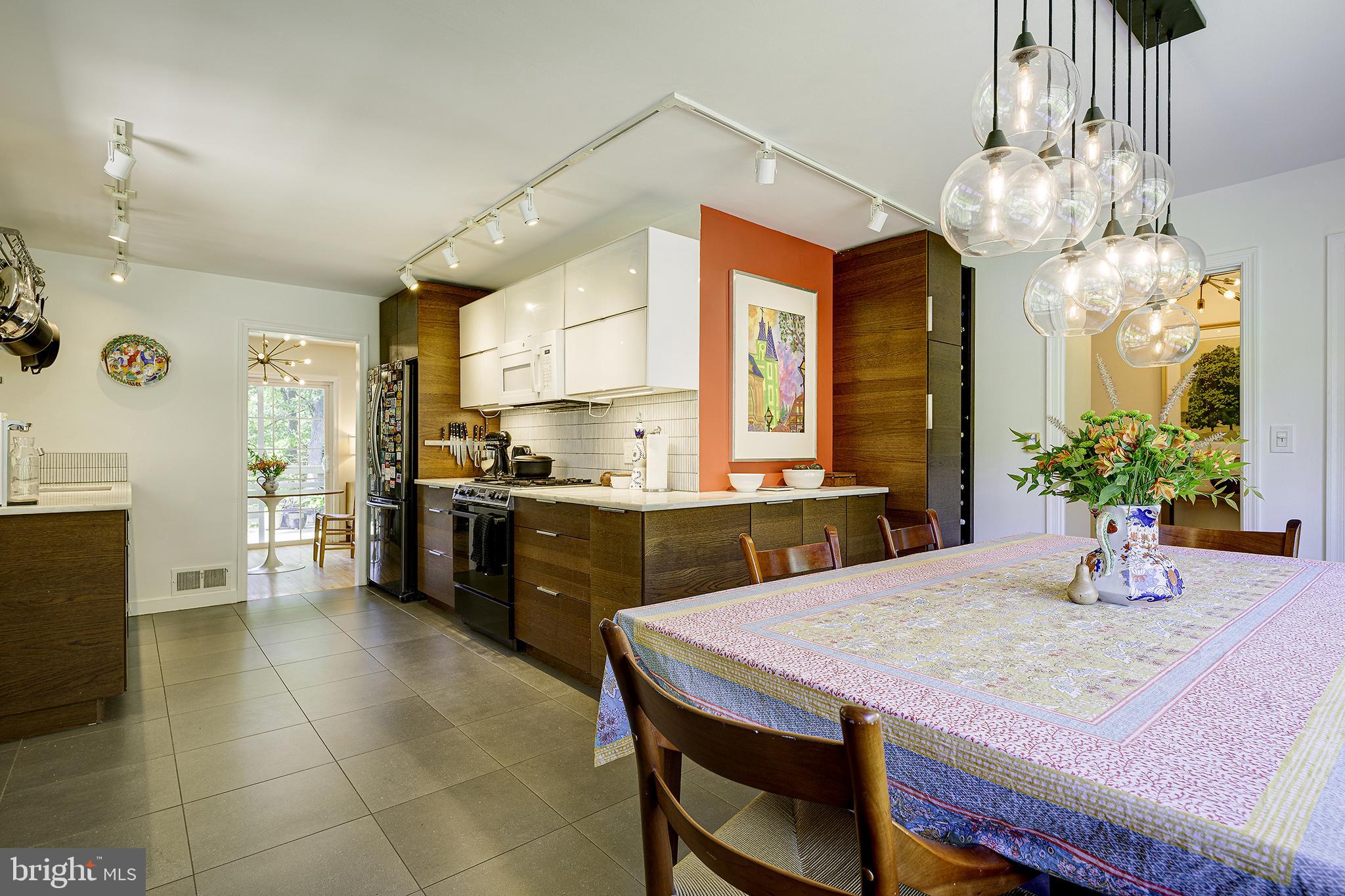 5 OLIVEWOOD COURT