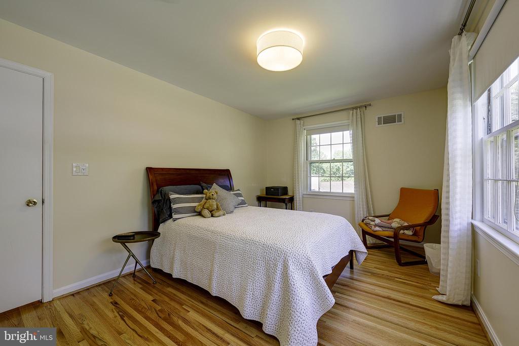 5 OLIVEWOOD COURT