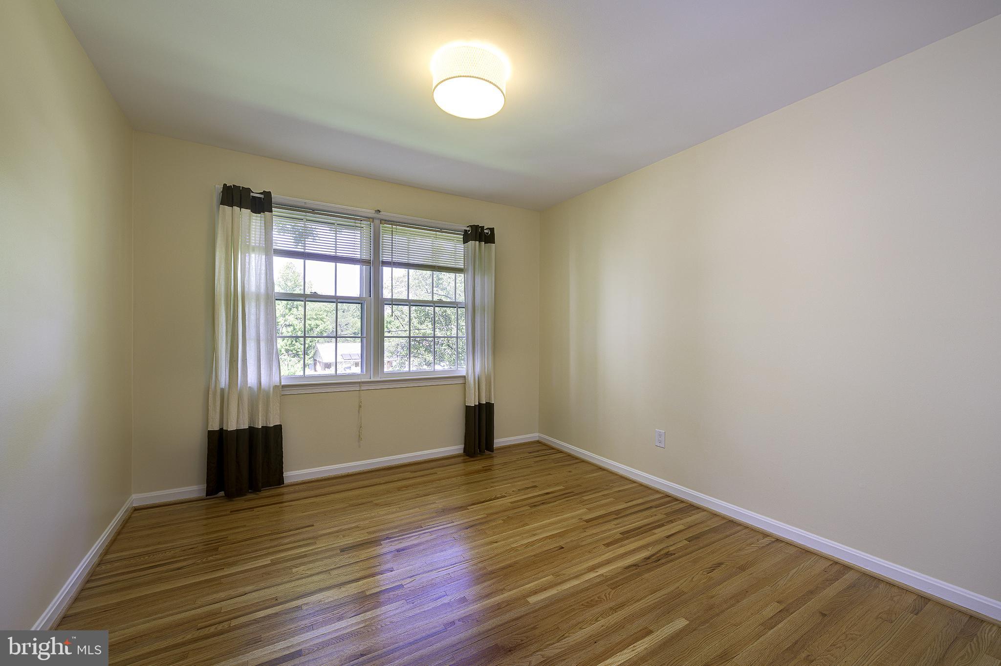 5 OLIVEWOOD COURT