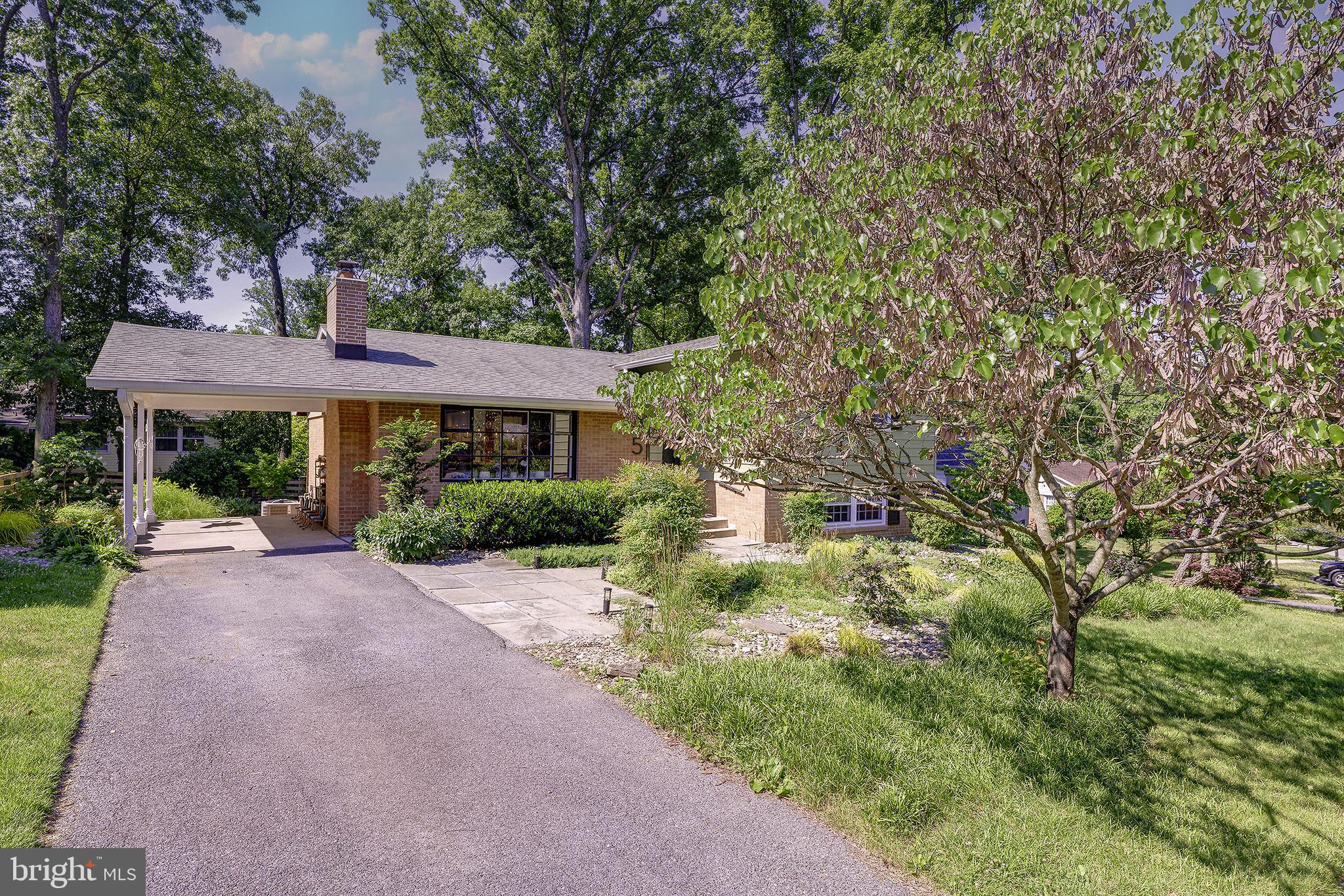 5 OLIVEWOOD COURT