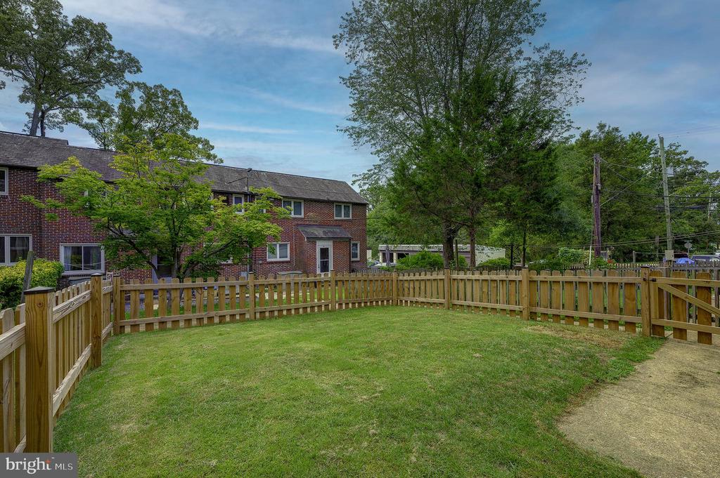6 HILLSIDE ROAD