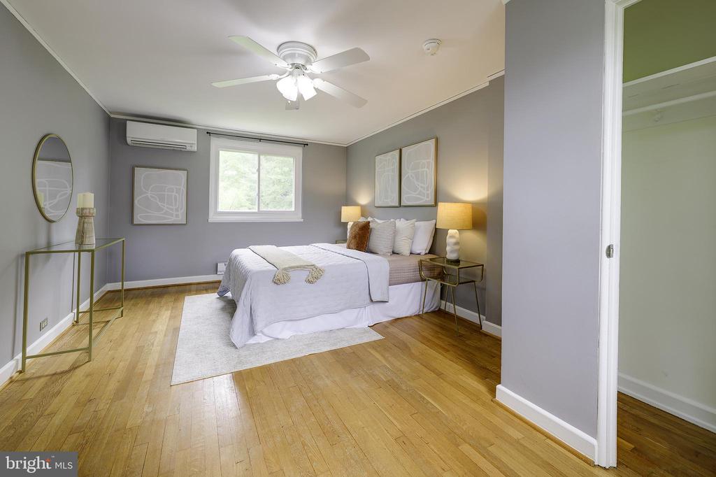 6 HILLSIDE ROAD