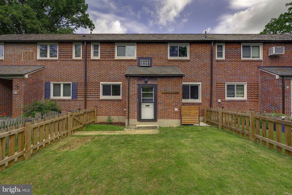 6 HILLSIDE ROAD