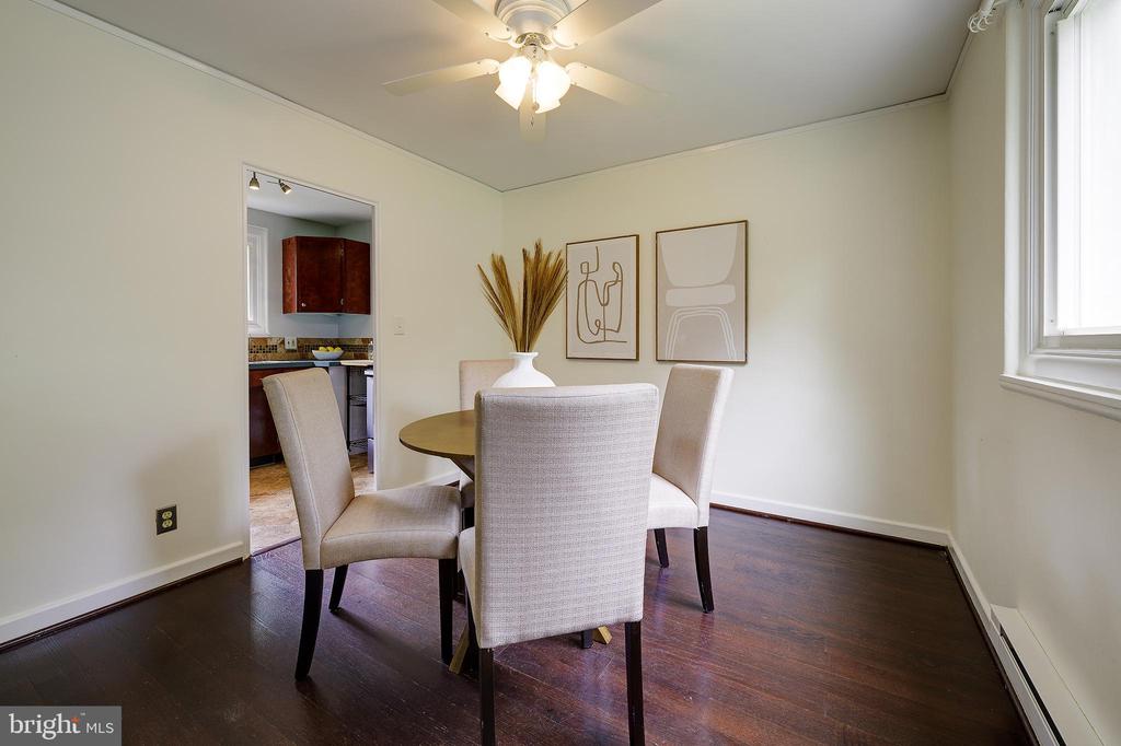 6 HILLSIDE ROAD