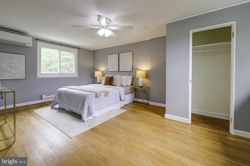 6 HILLSIDE ROAD