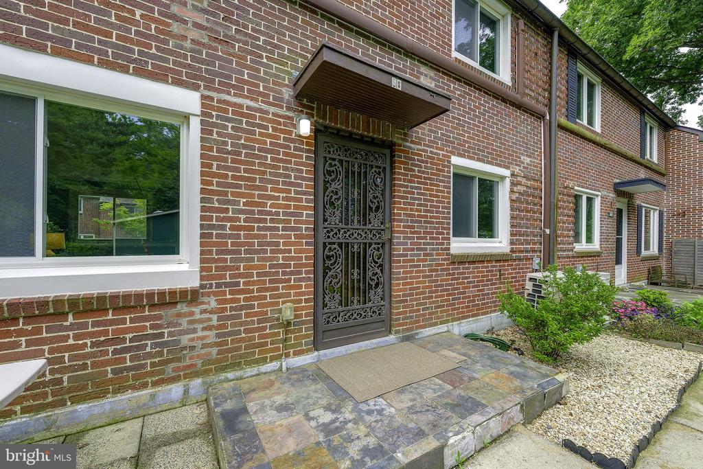 6 HILLSIDE ROAD