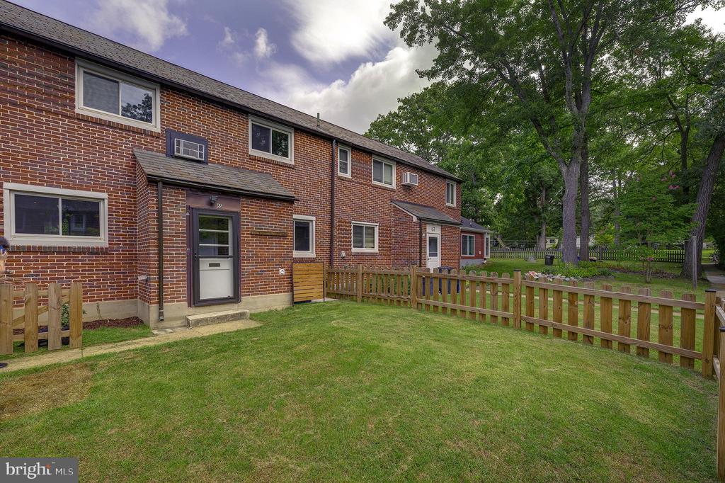 6 HILLSIDE ROAD