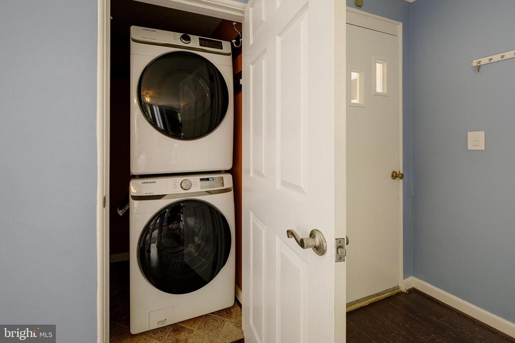 6 HILLSIDE ROAD