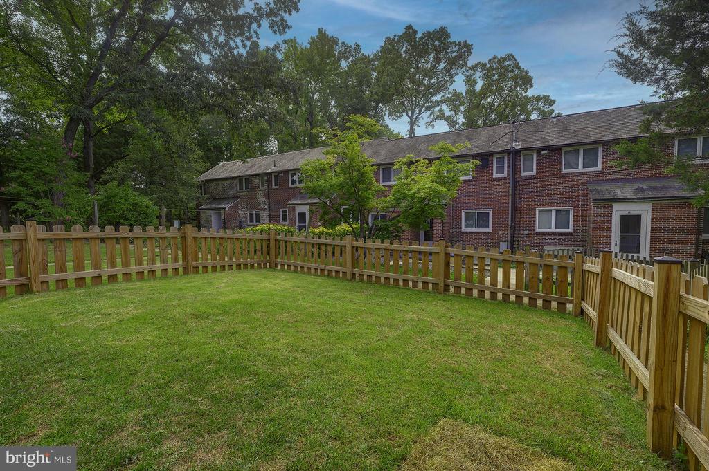 6 HILLSIDE ROAD