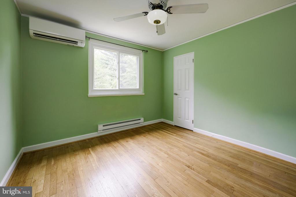 6 HILLSIDE ROAD