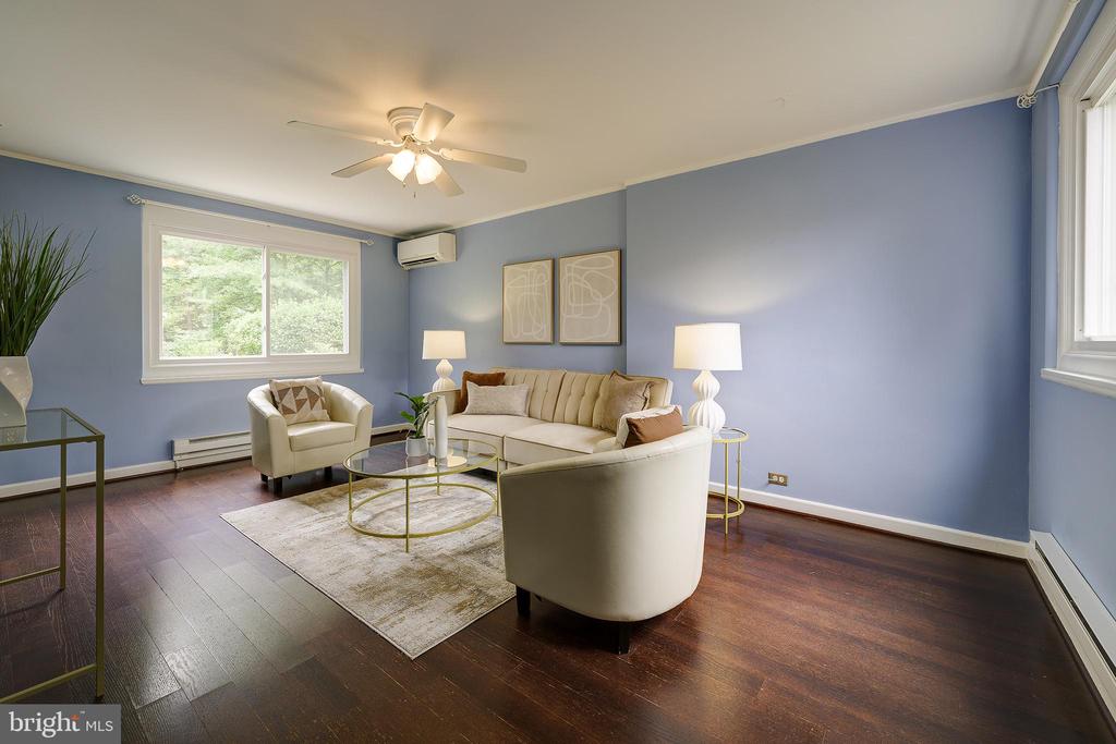 6 HILLSIDE ROAD