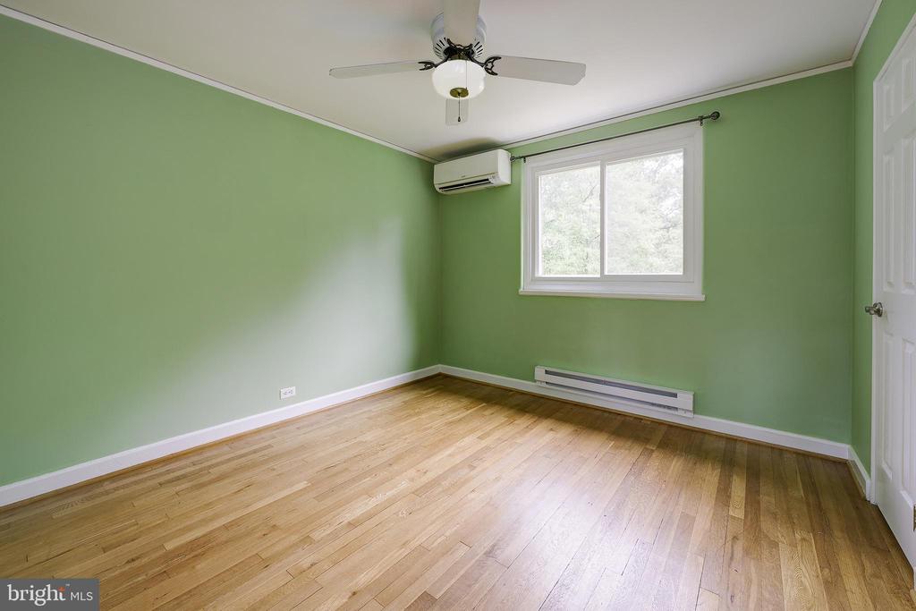 6 HILLSIDE ROAD