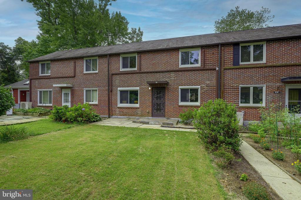 6 HILLSIDE ROAD