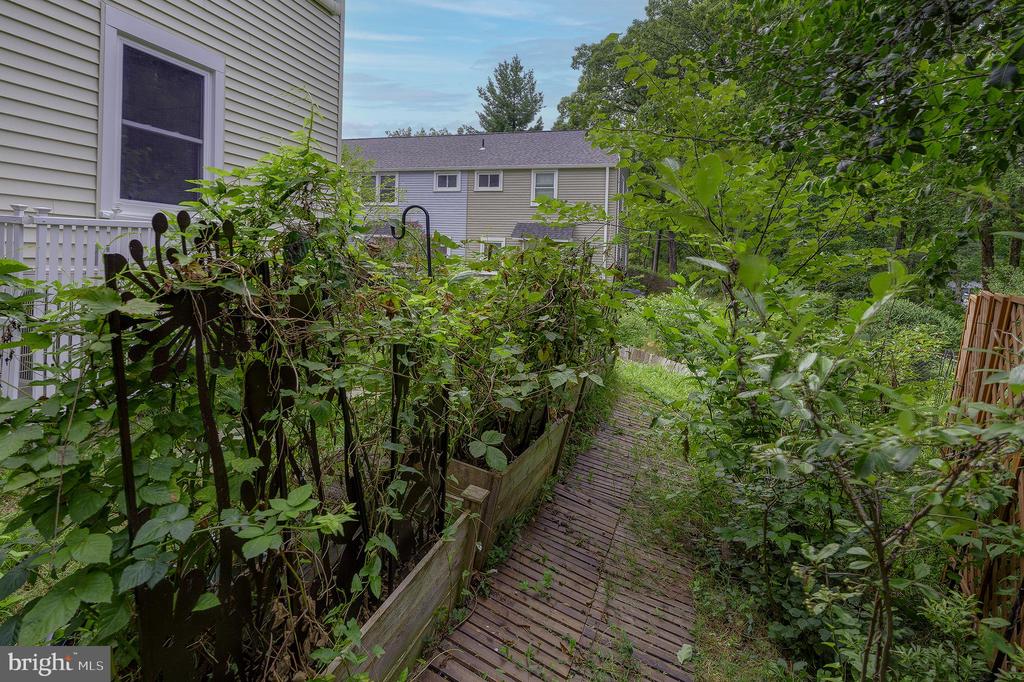 11 HILLSIDE ROAD