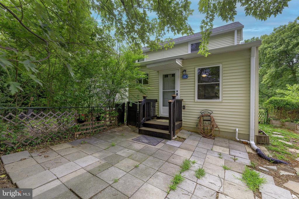 11 HILLSIDE ROAD