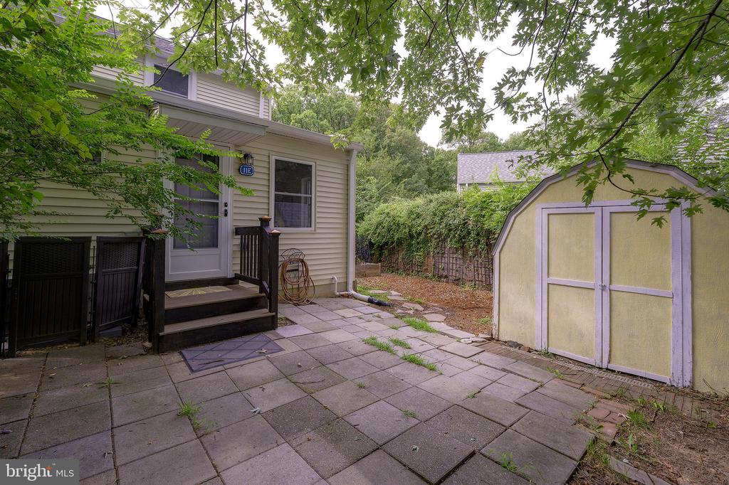 11 HILLSIDE ROAD