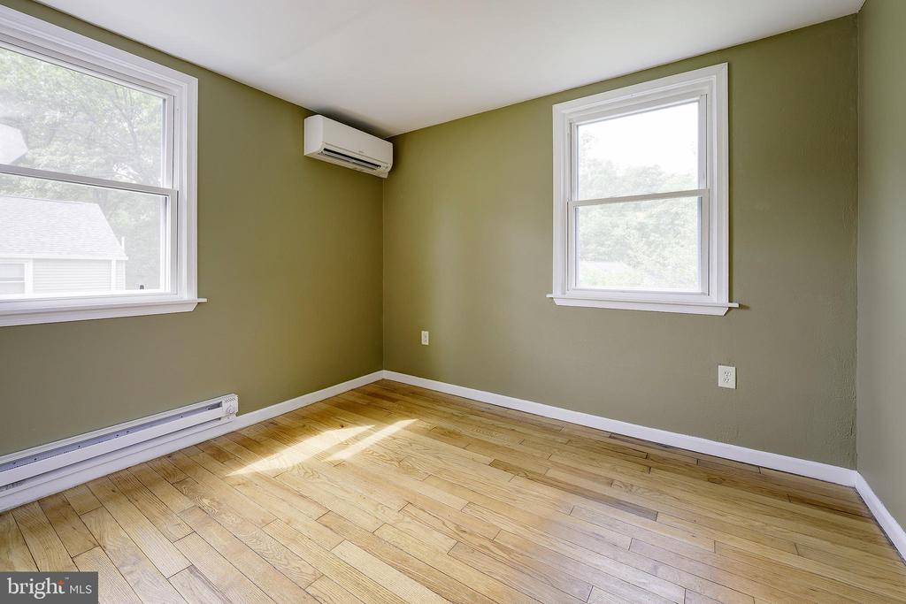 11 HILLSIDE ROAD