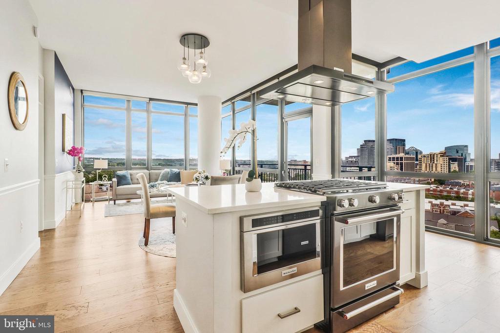 2000 CLARENDON BOULEVARD Unit: 805