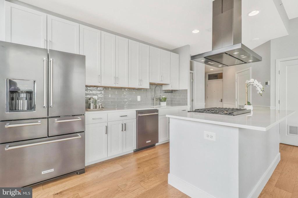 2000 CLARENDON BOULEVARD Unit: 805