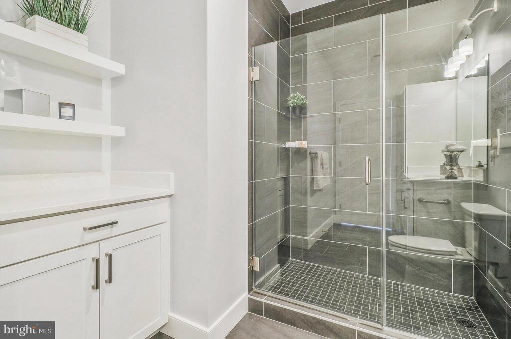 2000 CLARENDON BOULEVARD Unit: 805