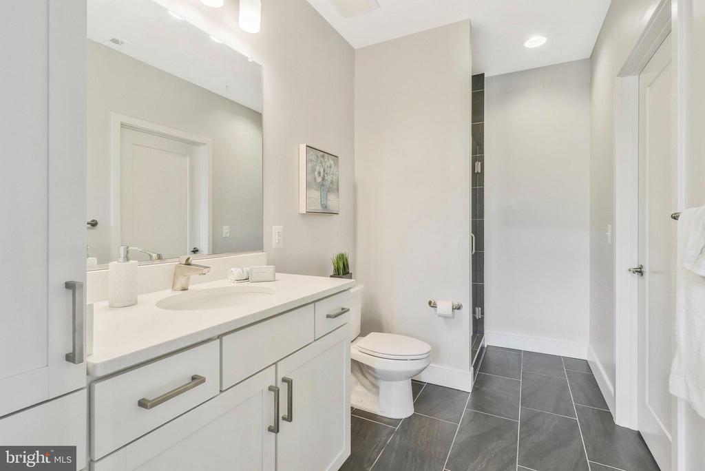 2000 CLARENDON BOULEVARD Unit: 805