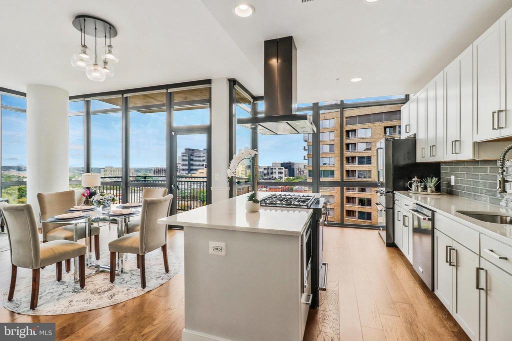 2000 CLARENDON BOULEVARD Unit: 805