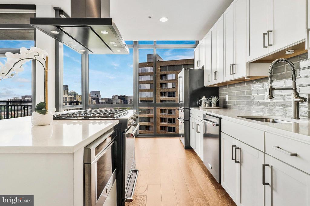 2000 CLARENDON BOULEVARD Unit: 805