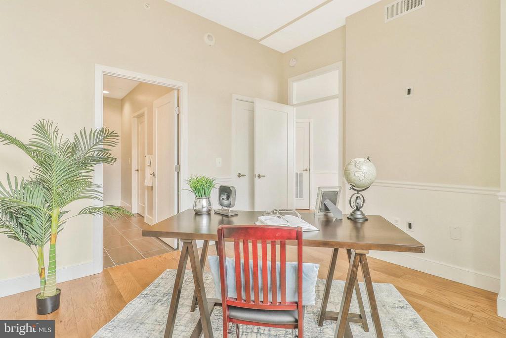 2000 CLARENDON BOULEVARD Unit: 805