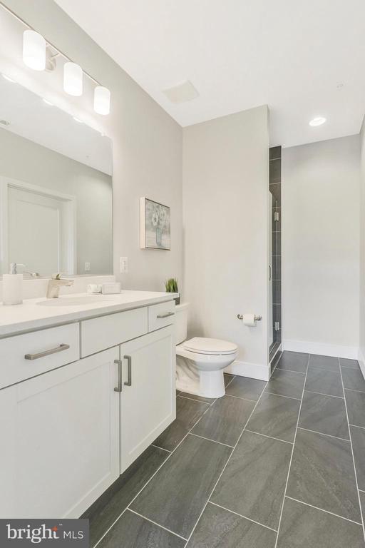 2000 CLARENDON BOULEVARD Unit: 805