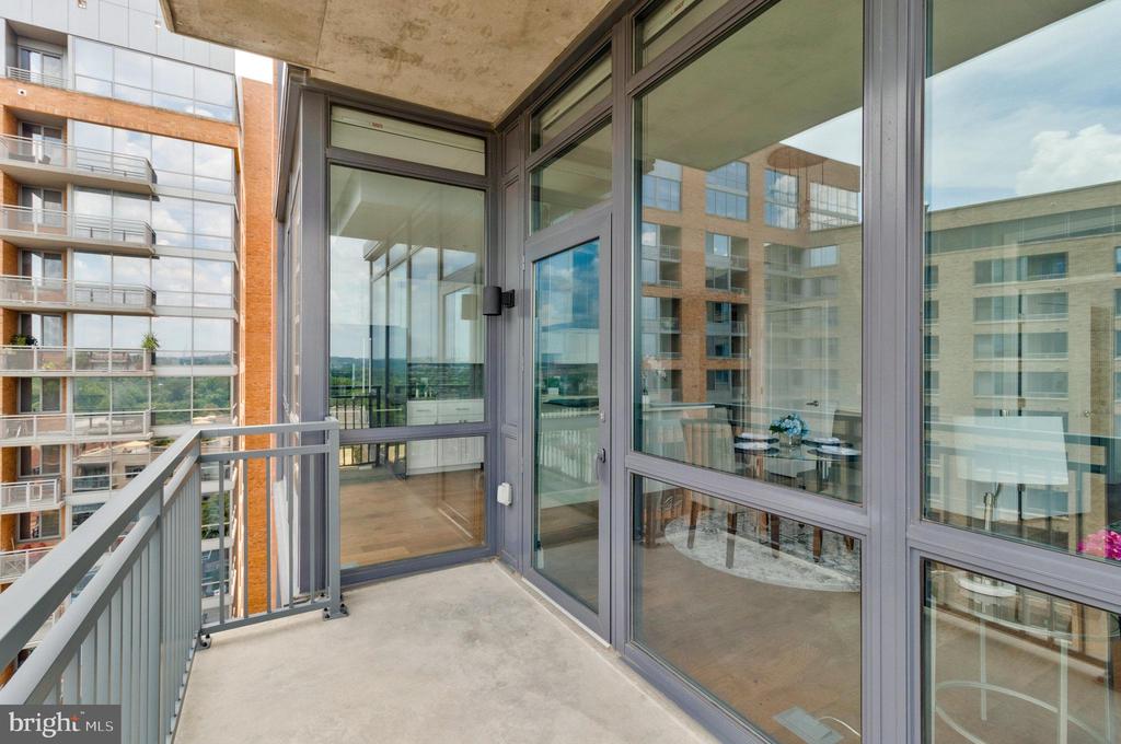 2000 CLARENDON BOULEVARD Unit: 805