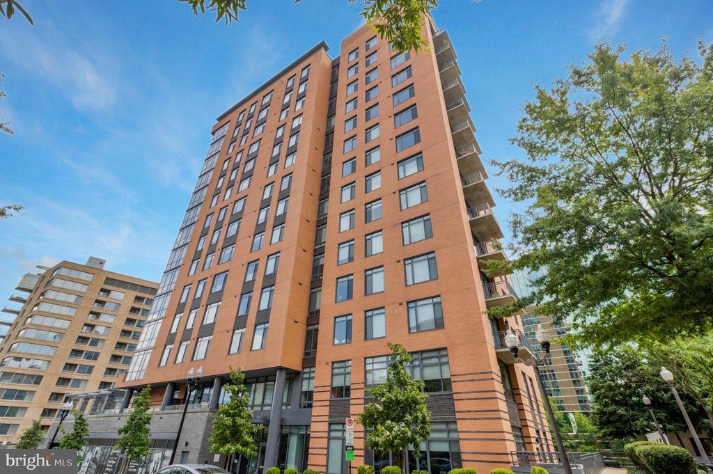 2000 CLARENDON BOULEVARD Unit: 805