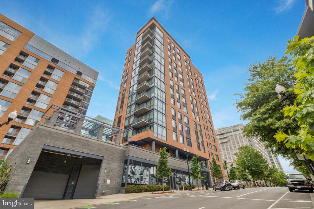 2000 CLARENDON BOULEVARD Unit: 805
