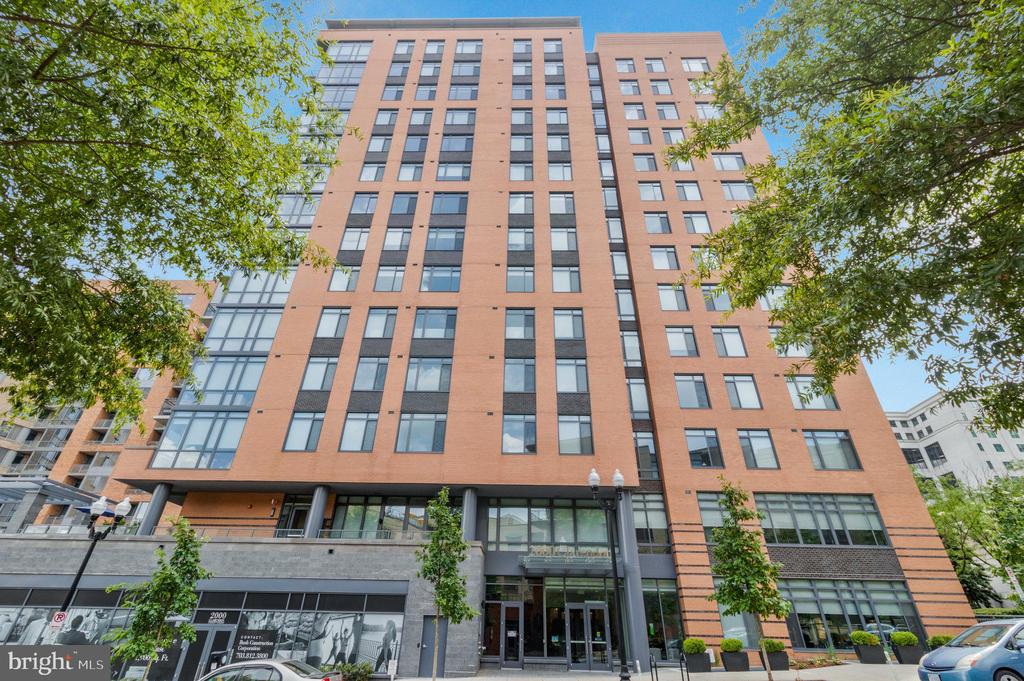 2000 CLARENDON BOULEVARD Unit: 805